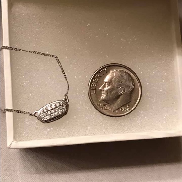 Kendra Scott Lisa Pendant - Picture 4 of 4